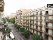 Acogedor piso compartido en Carrer de Balmes Sólo mujeres