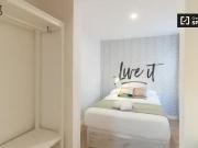 Acogedor Se alquila habitación en apartamento de 5...