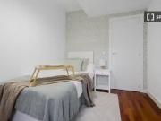 ¡Oferta! Se alquila habitación en piso compartido de 8...