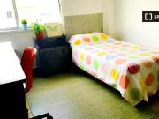 Barato Se alquila habitación en piso de 3 habitaciones...