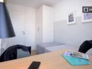 Bonito Se alquila habitación en piso de 5 dormitorios en...