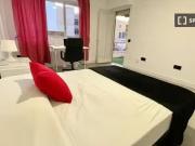 ¡Recién llegado! Se alquila habitación en piso de 5...