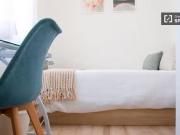 Único Se alquila habitación en piso de 5 habitaciones en...