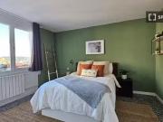 Barato Se alquila habitación en piso de 6 habitaciones...