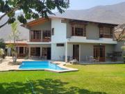 Acogedora casa con piscina en venta en Rinconada La Molina