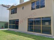 Acogedora casa de 160 metros cuadrados, con jardín...