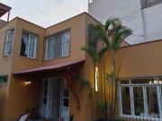 ¡Acogedora! Casa en Venta Urb. Huertos de San Antonio Surco