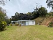 Acogedora finca en El Peñol con acceso a la represa