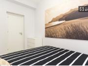 Acogedora habitación con aire acondicionado en un...