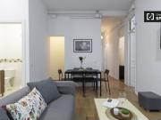 Acogedora habitación con escritorio en el departamento...