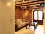 Acogedora habitación con parejas permitidas en un...