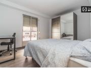 Acogedora habitación con patio interior con vista a la...