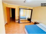 Acogedora habitación en alquiler en apartamento de 5...