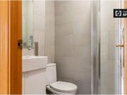 Acogedora habitación en alquiler en apartamento de 5...