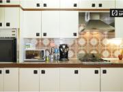 Acogedora habitación en alquiler en el apartamento de 5...