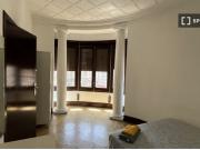 Acogedora habitación en alquiler en el apartamento de 6...