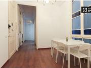 Acogedora habitación en alquiler en el apartamento de 7...