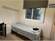 Acogedora habitación en alquiler en un apartamento de 4...
