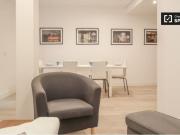 Acogedora habitación en alquiler en un apartamento de 8...
