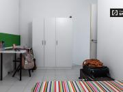 Acogedora habitación en apartamento de 12 habitaciones...