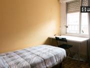 Acogedora habitación en apartamento de 3 dormitorios en... Acogedora habitación en apartamento de 3 dormitorios en...