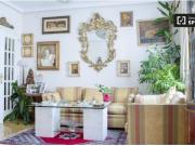 Acogedora habitación en apartamento de 3 dormitorios en... Acogedora habitación en apartamento de 3 dormitorios en...