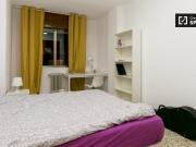 Acogedora habitación en apartamento de 5 dormitorios en...