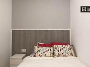 Acogedora habitación en piso de 10 habitaciones en...