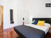 Acogedora habitación en piso de 11 habitaciones en malasaña