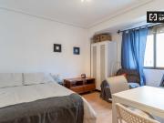 Acogedora habitación en piso de 3 dormitorios en Jesús,...