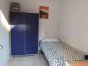 Acogedora habitación en un apartamento de 10...
