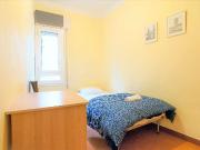 Acogedora habitación en un apartamento de 10...