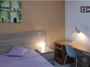 Acogedora habitación en un apartamento de 4 habitaciones...