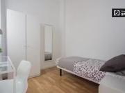 Acogedora habitación en un apartamento de 5 dormitorios,...