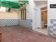 Acogedora habitación en un apartamento de 5 dormitorios...