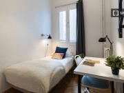 Acogedora habitación en un apartamento de 6 dormitorios...