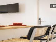 Acogedora habitación individual con baño privado y con... Acogedora habitación individual con baño privado y con...