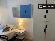 Acogedora habitación para alumnas en apartamento de 3...