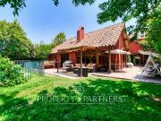 Linda y acogedora casa con amplio jardín en San carlos de A