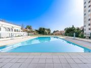 Acolhedor apartamento em condomínio com piscina...