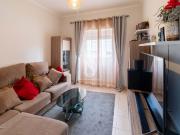 Acolhedor T2 no R/C, com Cozinha Semi Equipada e Próximo...