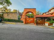 Aconchegante casa em condomínio para venda com 4...