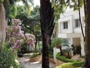 Deslumbrante casa em condomínio para venda com 4...