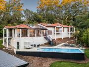 Stylish Single Level Sanctuary in Sought After Mons