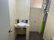 Actual Picture Comfy Queen Bed RoomWalk to MRT Kota...