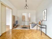 GROSSER BALKON ! SANIERUNGSBEDÜRFTIGER ALTBAU NAHE U3