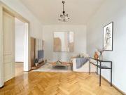 GROSSER BALKON ! SANIERUNGSBEDÜRFTIGER ALTBAU NAHE U3