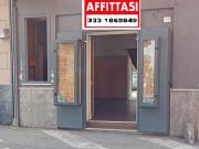 Adiac. Stazione F.S. e Corso, 3 vetrine, 2 ingressi, p....