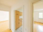 Adlershof Bezugsfreie 3 Zi Whg mit Balkon, EBK und PKW...