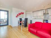 Admirals Quay, Ocean Way, Southampton. 2 bed apartment...